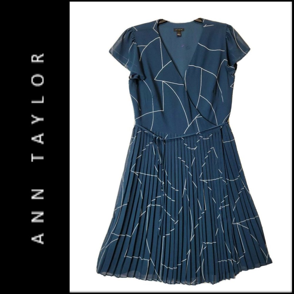 Ann Taylor Women Short Sleeve Belt Dress Pleated 6